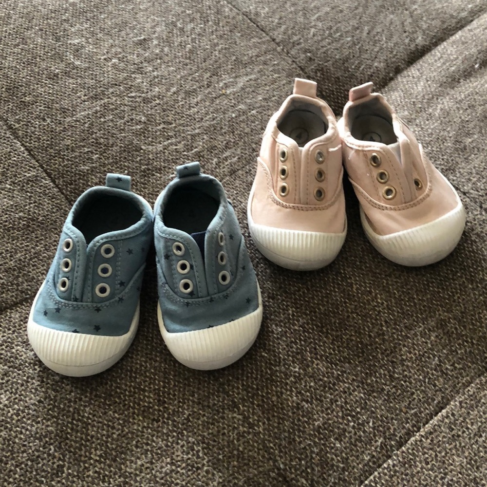 Girls Size 4 bundle of CAT and JACK shoes